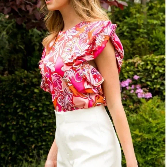 Perfect THML floral satin puff sleeve top medium - Picture 5 of 11